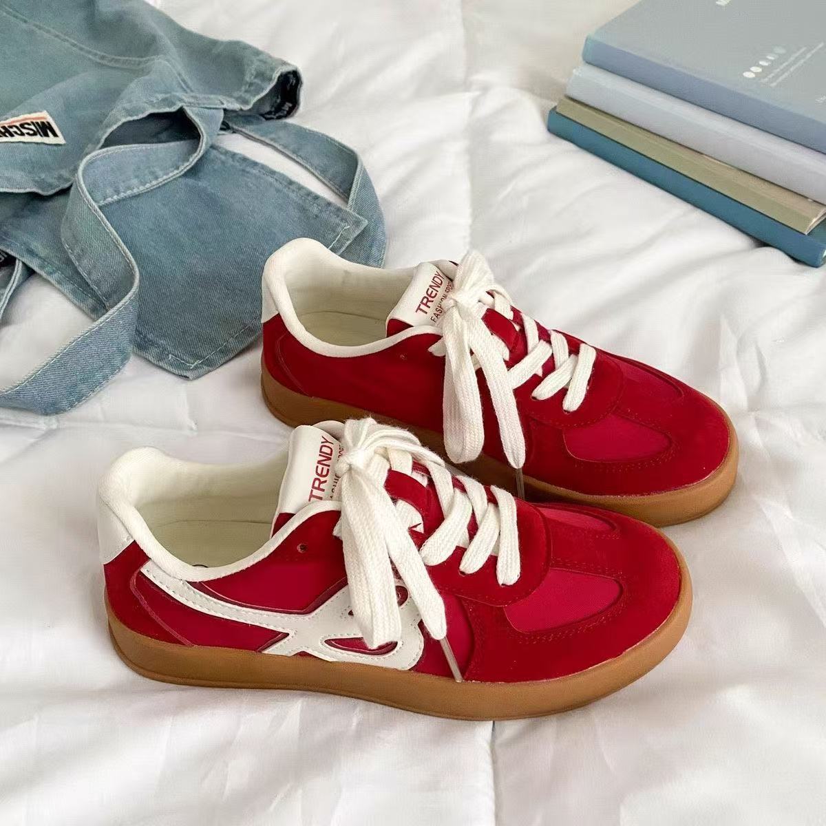 Damen Sneakers im sportlich-eleganten Retro-Design mit hochwertigen Material und bequemer Sohle R&B