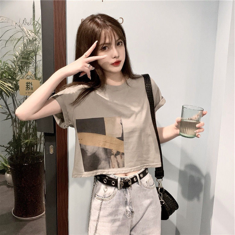 Damen Crop-T-Shirt mit kreativem Grafikdruck