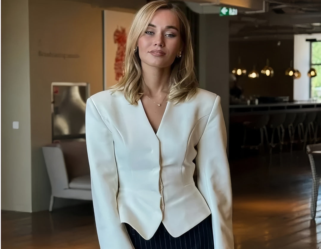 Damen modische Blazerjacke mit tailliertem Schnitt und eleganten Details R&B
