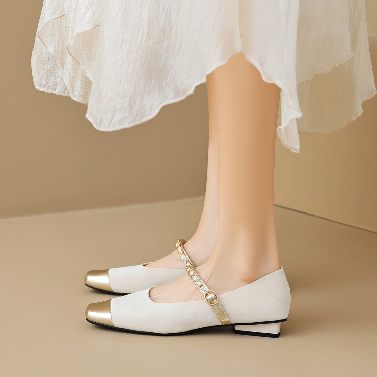 Damen elegante Ballerinas mit modischem Riemen und Glanzdetail
