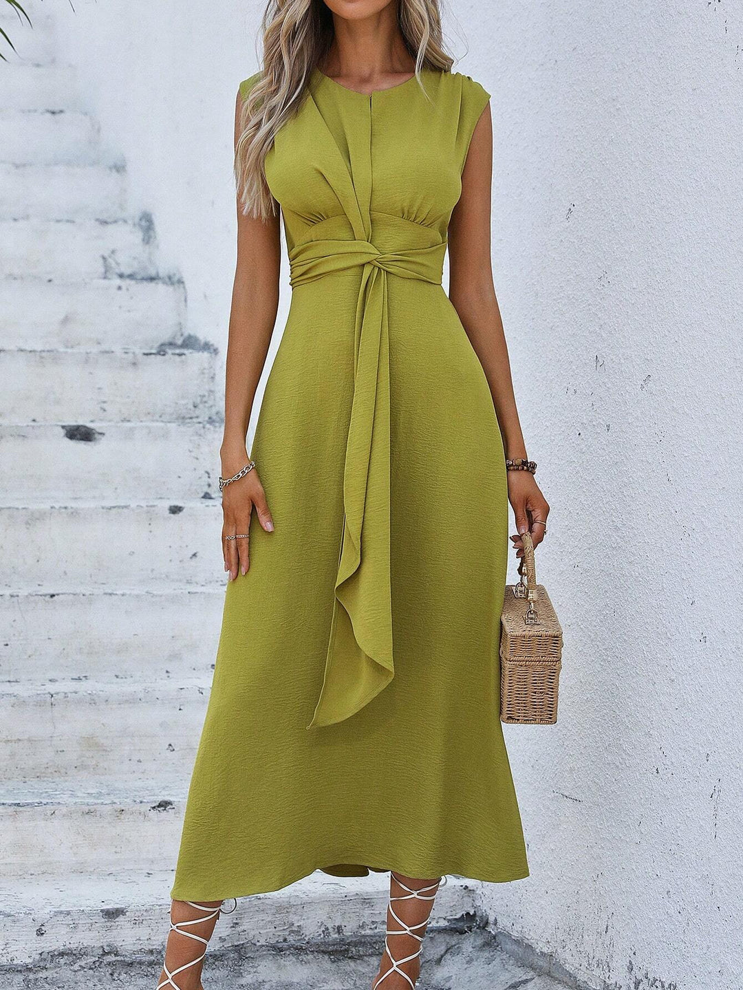 Damen Midikleid mit schlichter Eleganz und Taillengürtel R&B