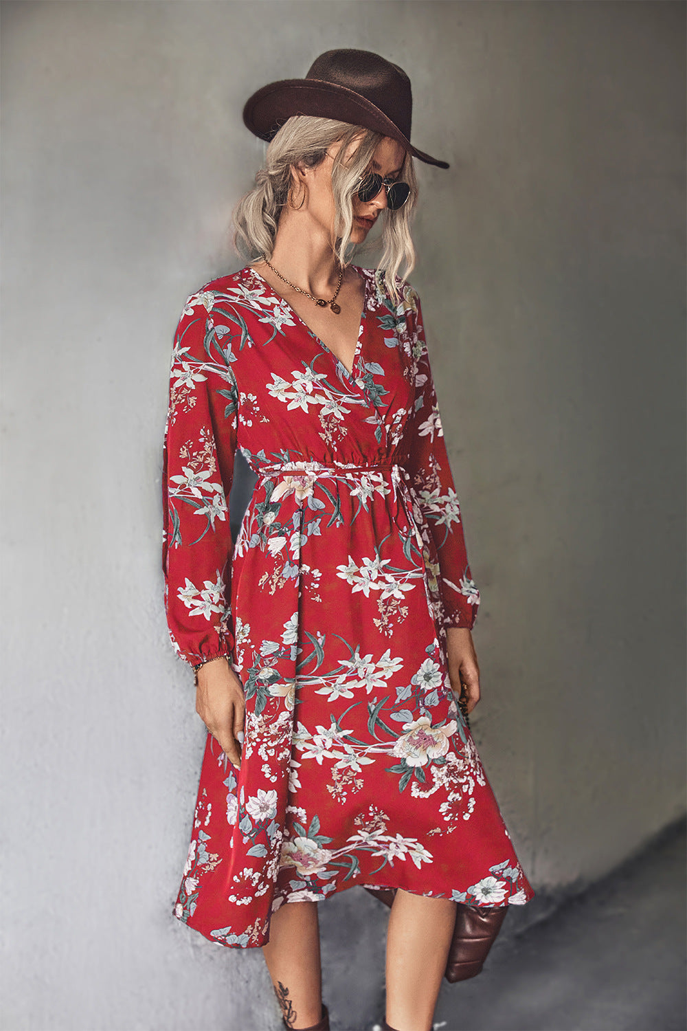Damen Midi-Kleid mit elegantem floralem Design und tailliertem Gürtel R&B