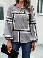 Damen Bluse mit eleganten Rüschendetails und modernem Muster R&B