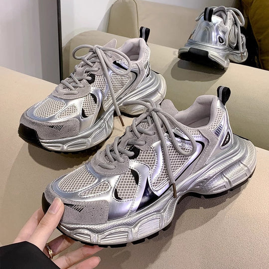 Damen Sportliche Sneakers mit Mesh-Obermaterial und reflektierenden Akzenten R&B