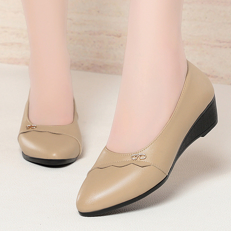 Damen Wedge Pumps mit elegantem Wellenmuster und modischem Schmuckdetail R&B