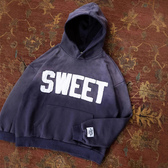 Unisex nan weit geschnittener Kapuzenpullover mit aufgesetzten Buchstabenapplikationen und Kängurutasche R&B