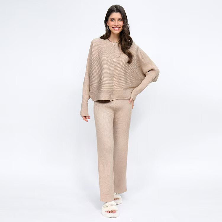 Damen hochwertiges Strick-Lounge-Set mit weiter Schnittführung und Knopfdetails R&B