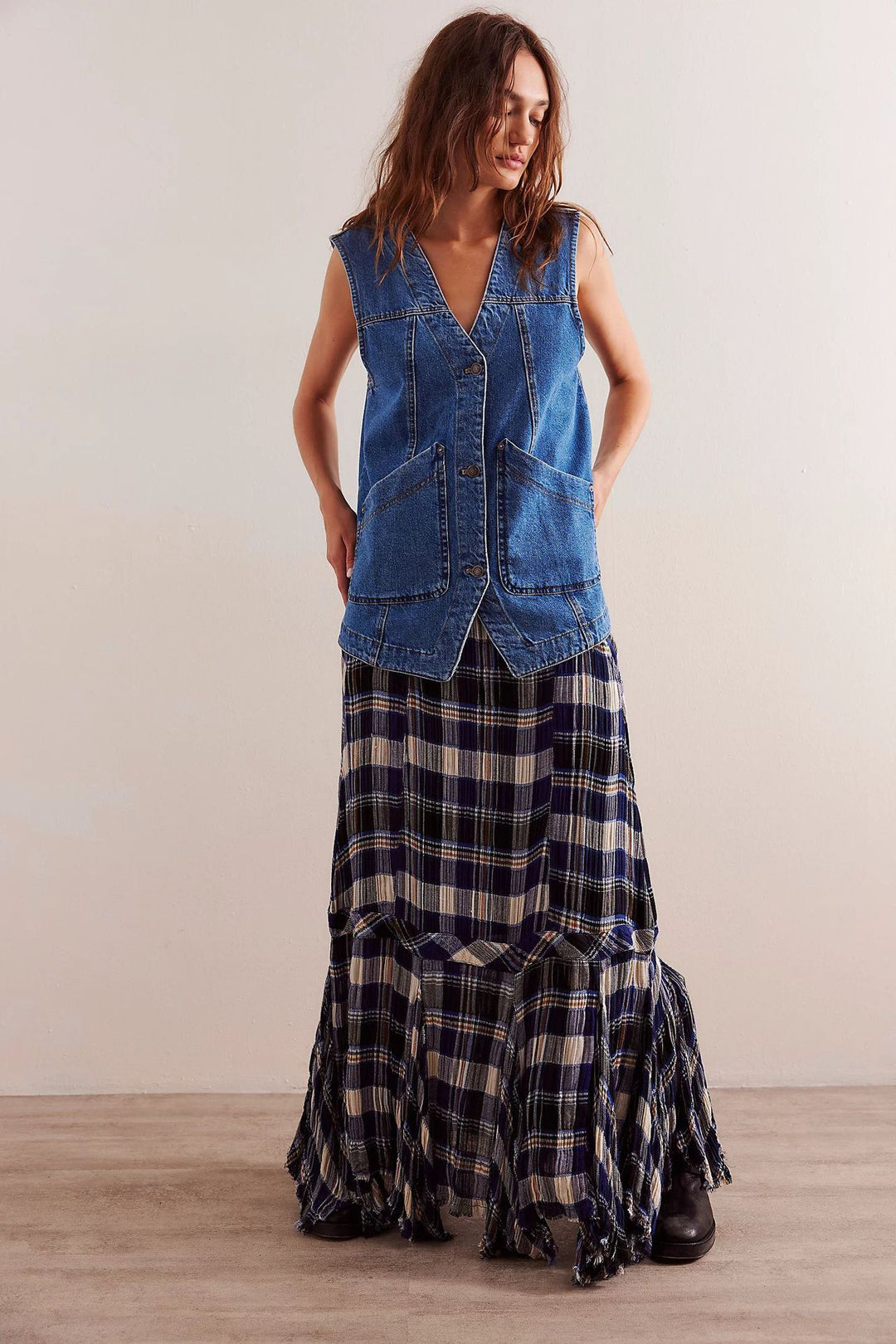 Damen Denim-Latzjacke mit praktischen Taschen und modischem V-Ausschnitt R&B