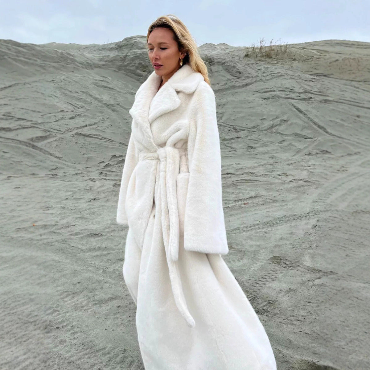 Damen Eleganter, gefütterter Wintermantel mit breitem Revers R&B