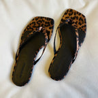 Damen Zehentrenner-Sandalen mit stilvollem Leopardenmuster und eleganten Riemen R&B