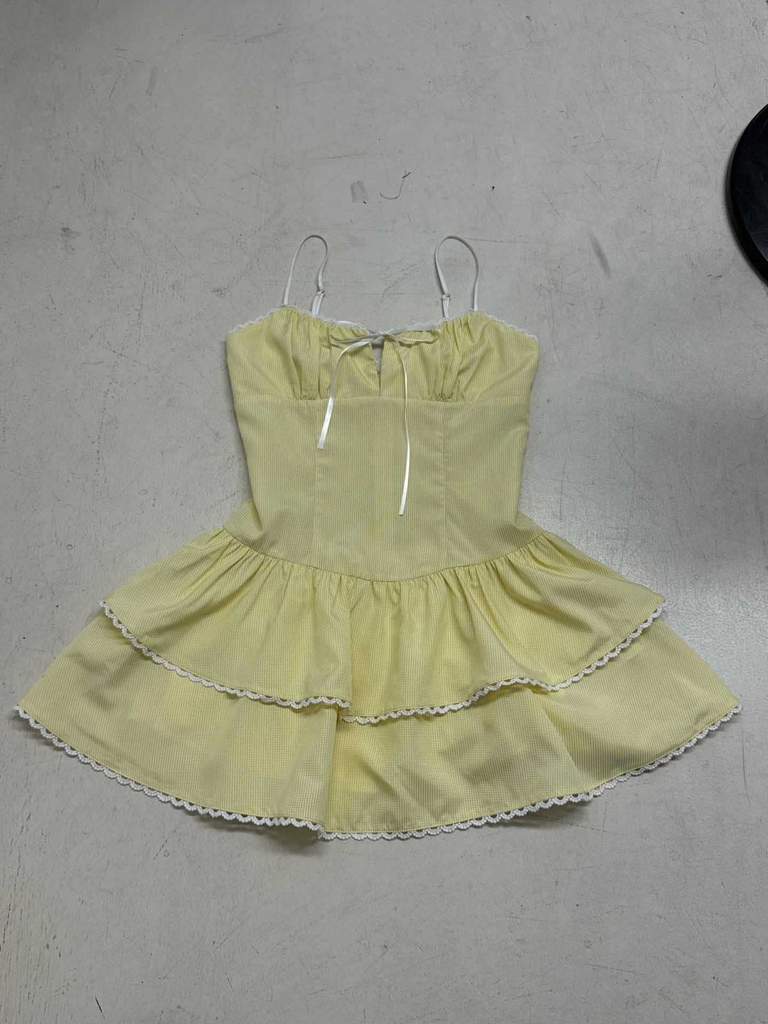 Damen verspieltes Kleid mit Rüschenelementen und Spaghetti-Trägern R&B