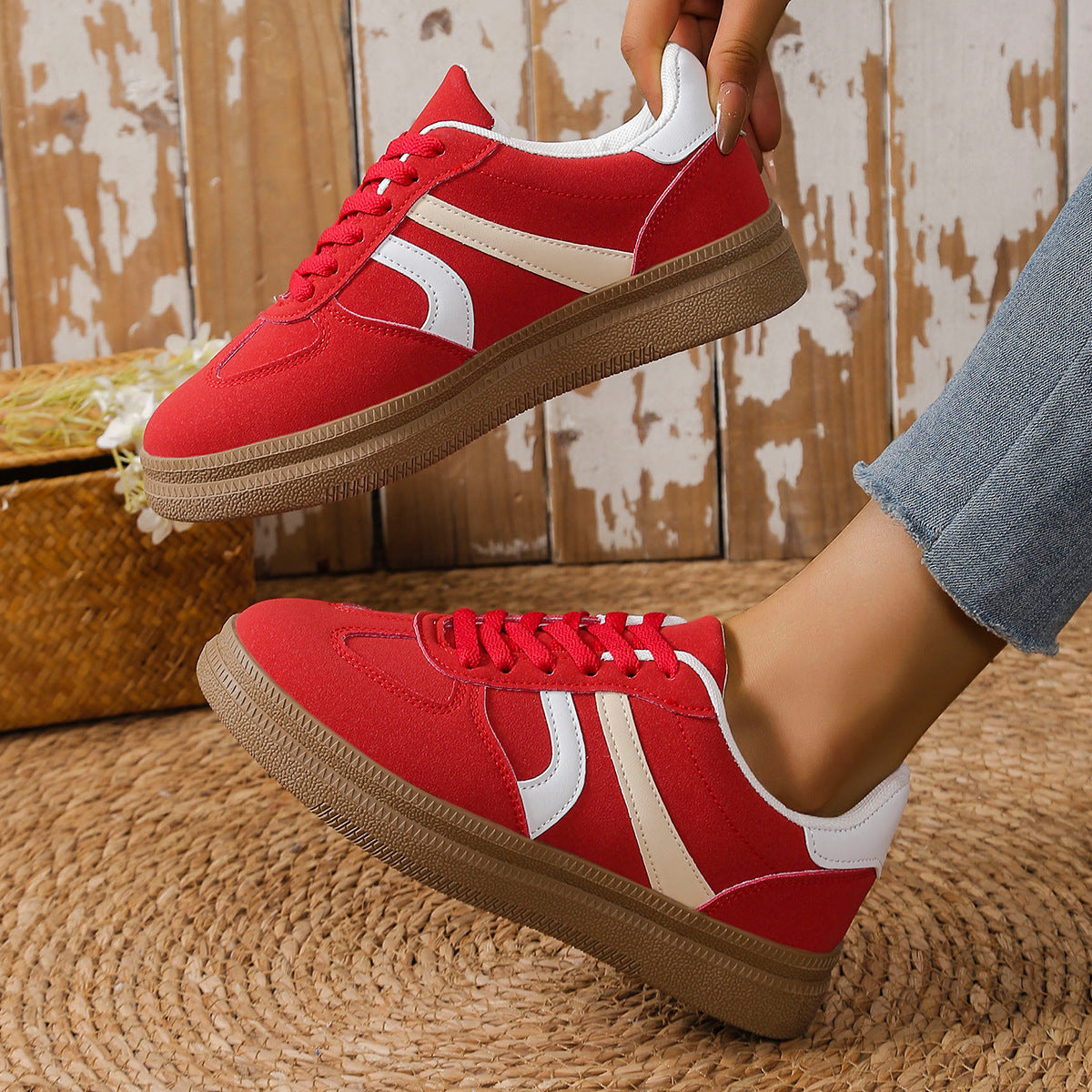 Damen Sneaker mit modischem Obermaterial und rutschfester Sohle EB