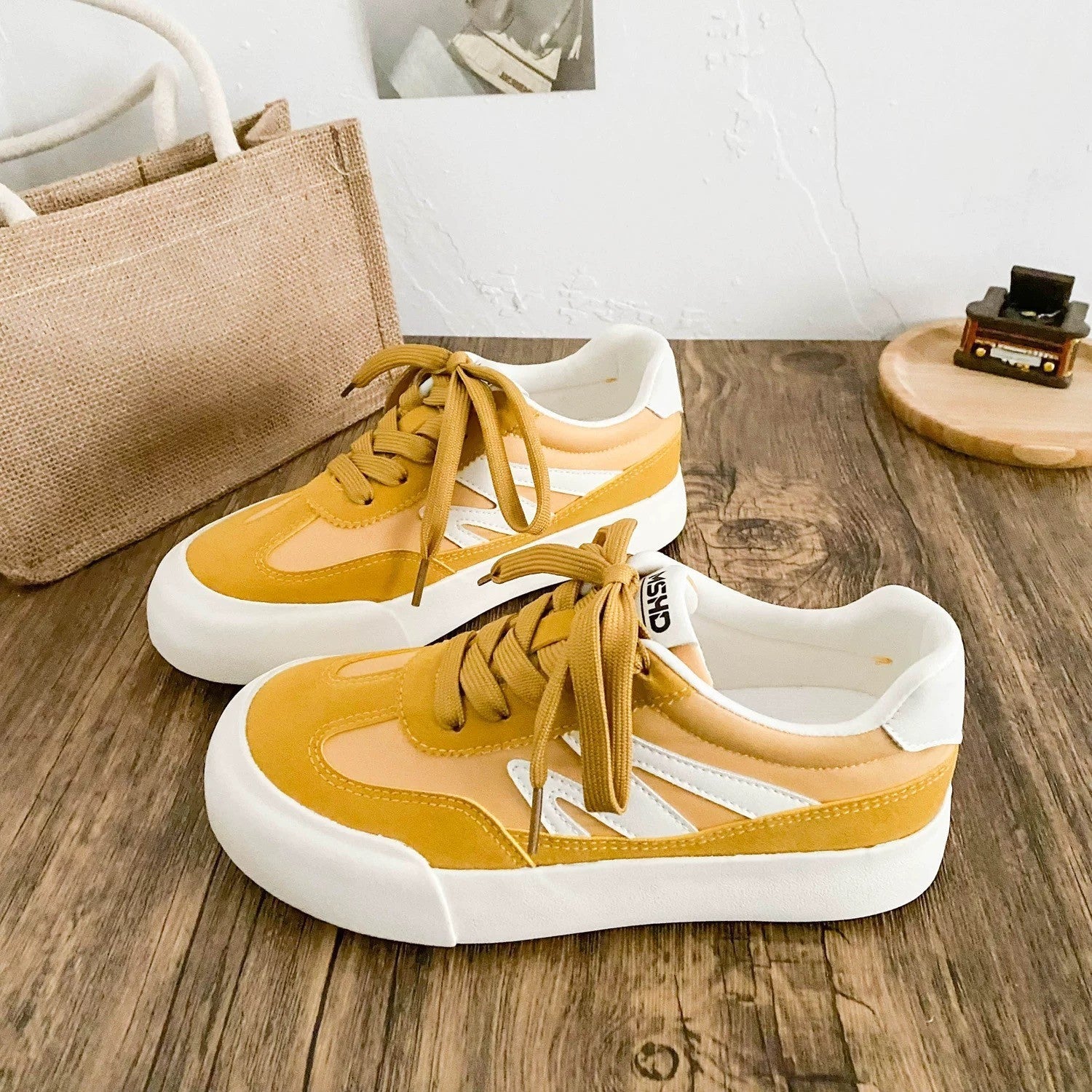 Damen Sneaker im sportlichen Retro-Look mit modischen Akzenten