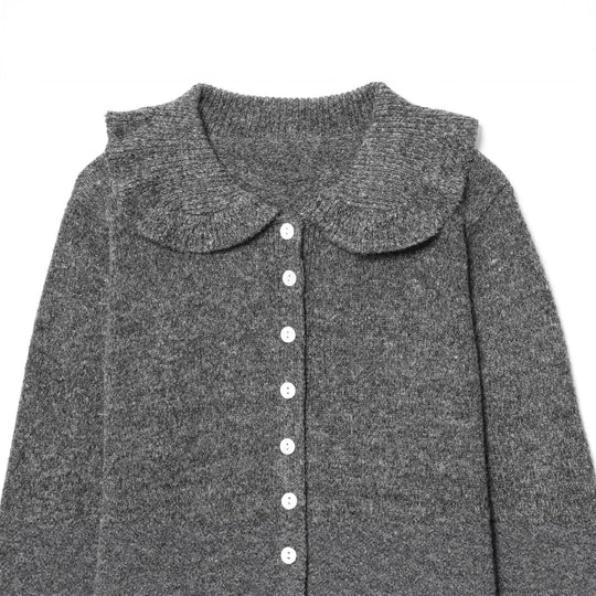 Damen Strickjacke mit Peter Pan Kragen und Knopfdetail R&B