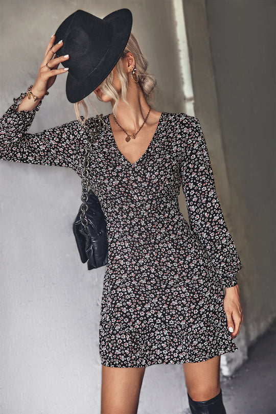 Damen Minikleid mit verspieltem floralem Muster und femininem V-Ausschnitt R&B