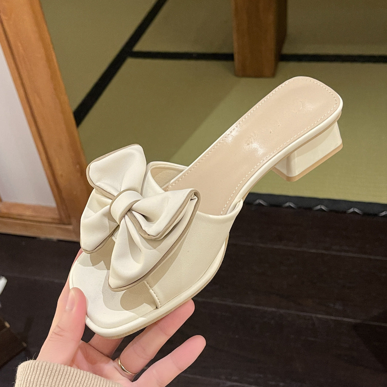 Damen modische Riemensandalen mit großen Schleifen von EB