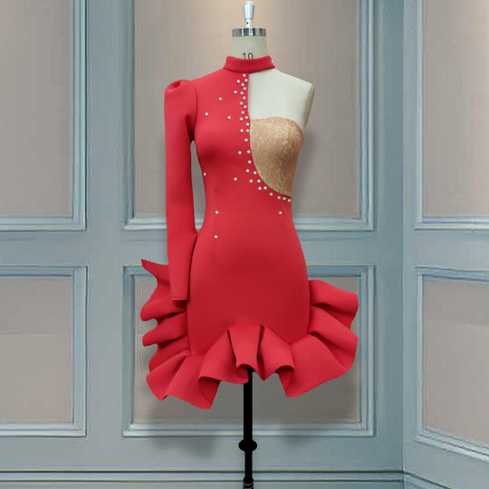 Damen figurbetontes Kleid mit innovativem asymmetrischen Design und Rüschen R&B