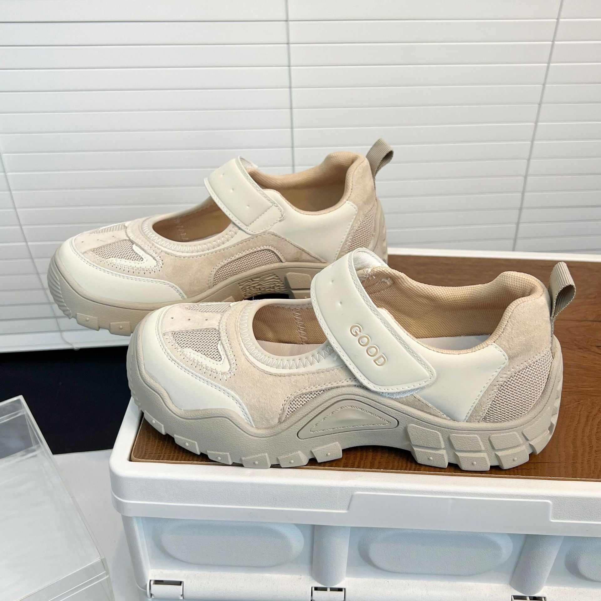 Damen Bequeme und stützende Sneakers mit Klettverschluss R&B