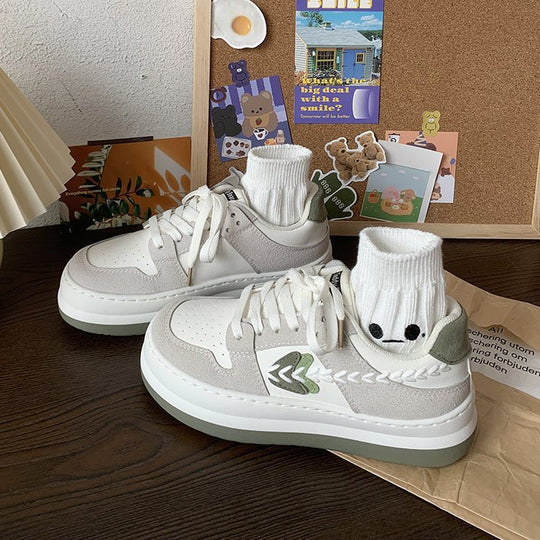 Damen Modische Sneakers mit elegantem Kragen und einzigartigen Design-Details R&B