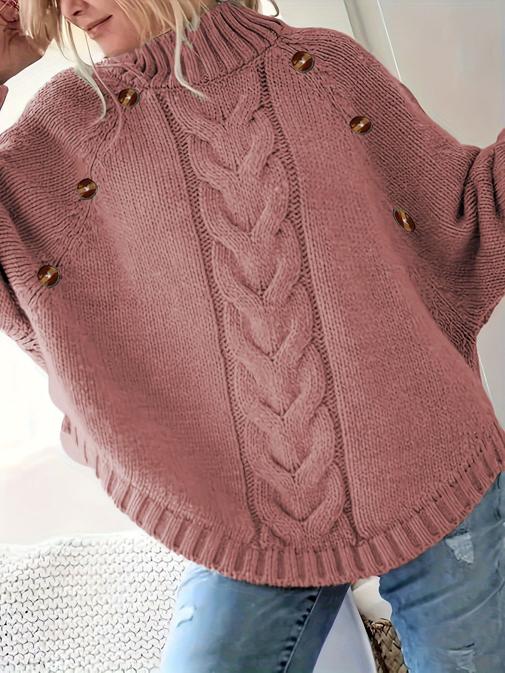 Damen Grobstrickpullover mit hochgeschlossenem Kragen und dekorativen Knöpfen R&B