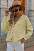 Damen Grobstrickcardigan mit lässigem V-Ausschnitt und dekorativen Knopfdetails R&B