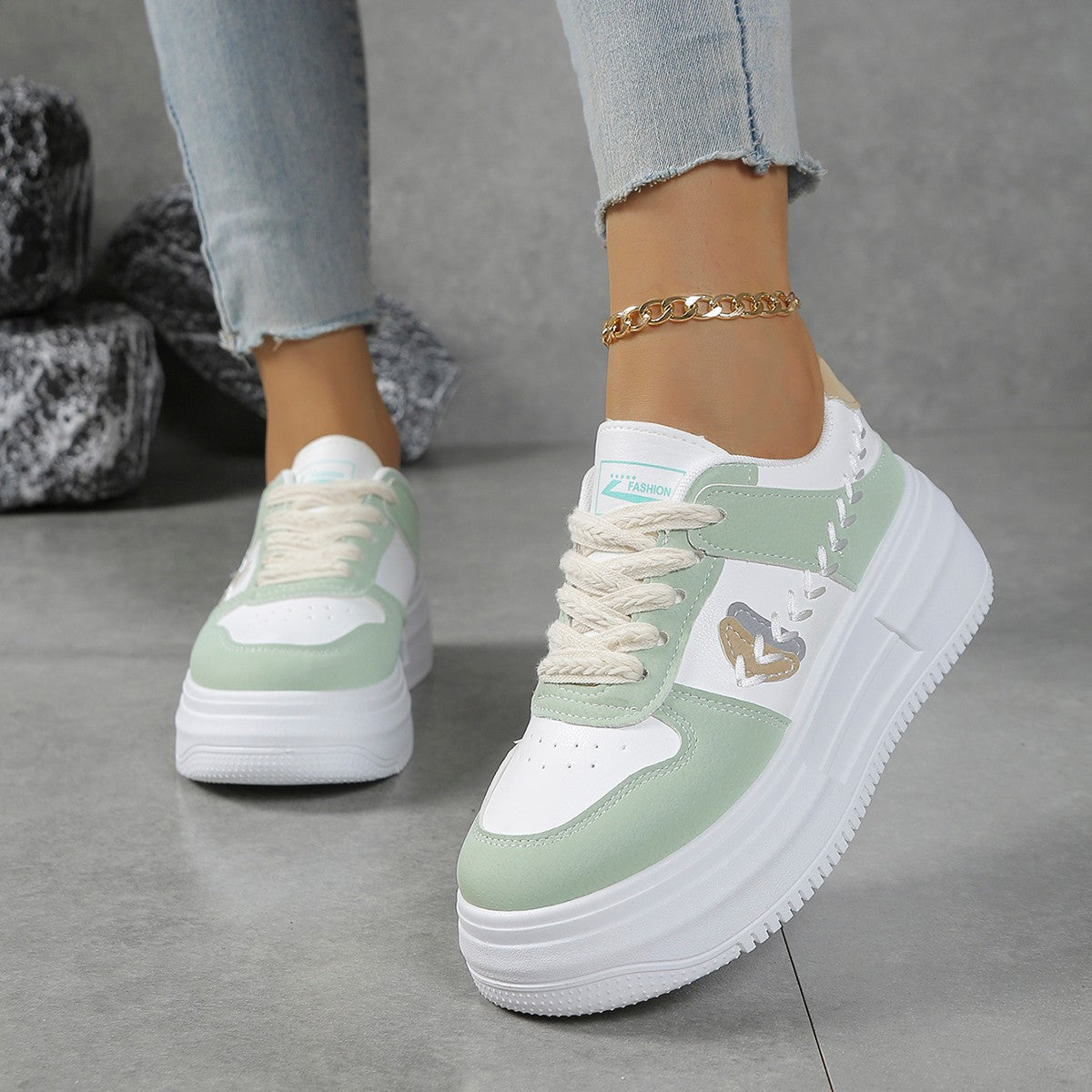 Damen Sneakers mit Komfort-Plateausohle und modischen Details R&B