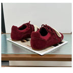 Damen Sportliche Sneakers mit weichem Wildleder-Obermaterial und modischem Schnürsystem R&B
