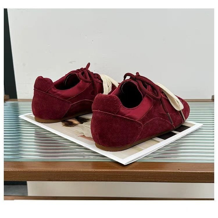 Damen Sportliche Sneakers mit weichem Wildleder-Obermaterial und modischem Schnürsystem R&B