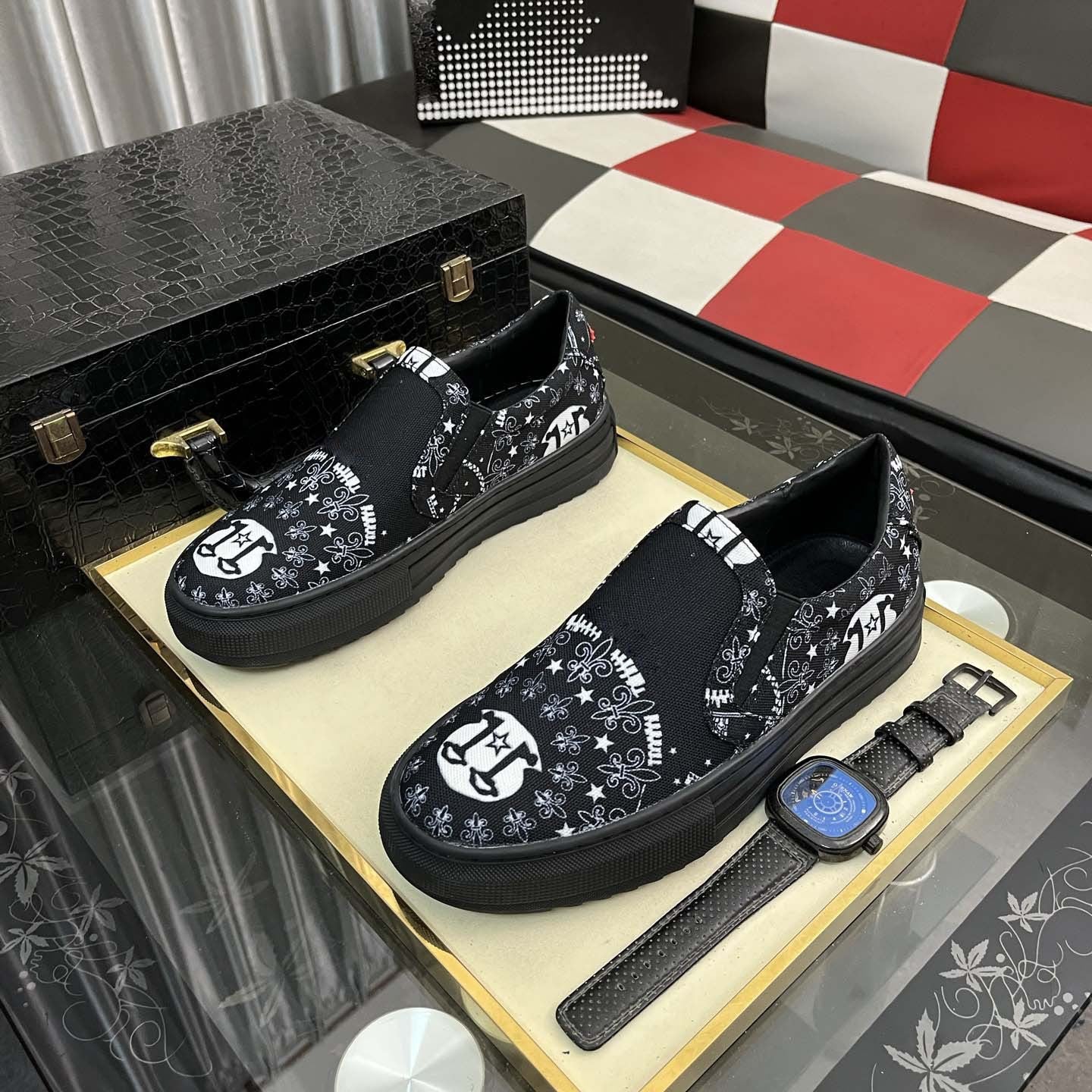 Damen Modische Slip-On Sneakers mit kreativen Druckmotiven von R&B