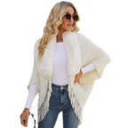 Damen luxuriöser Strickponcho mit elegantem Kunstfellkragen und Fransen