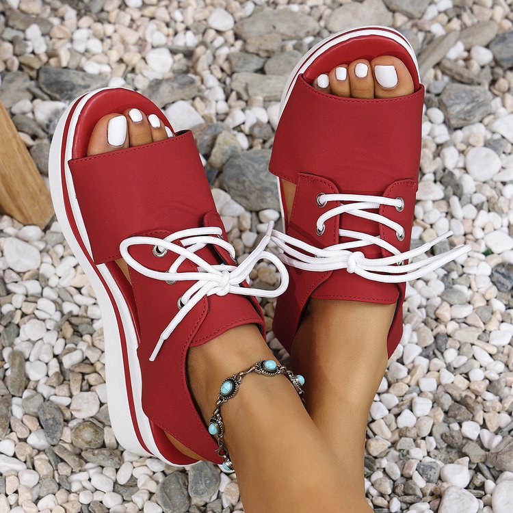 Damen Plateau-Sandalen mit atmungsaktiven Einschnitten und verstellbarem Riemen R&B