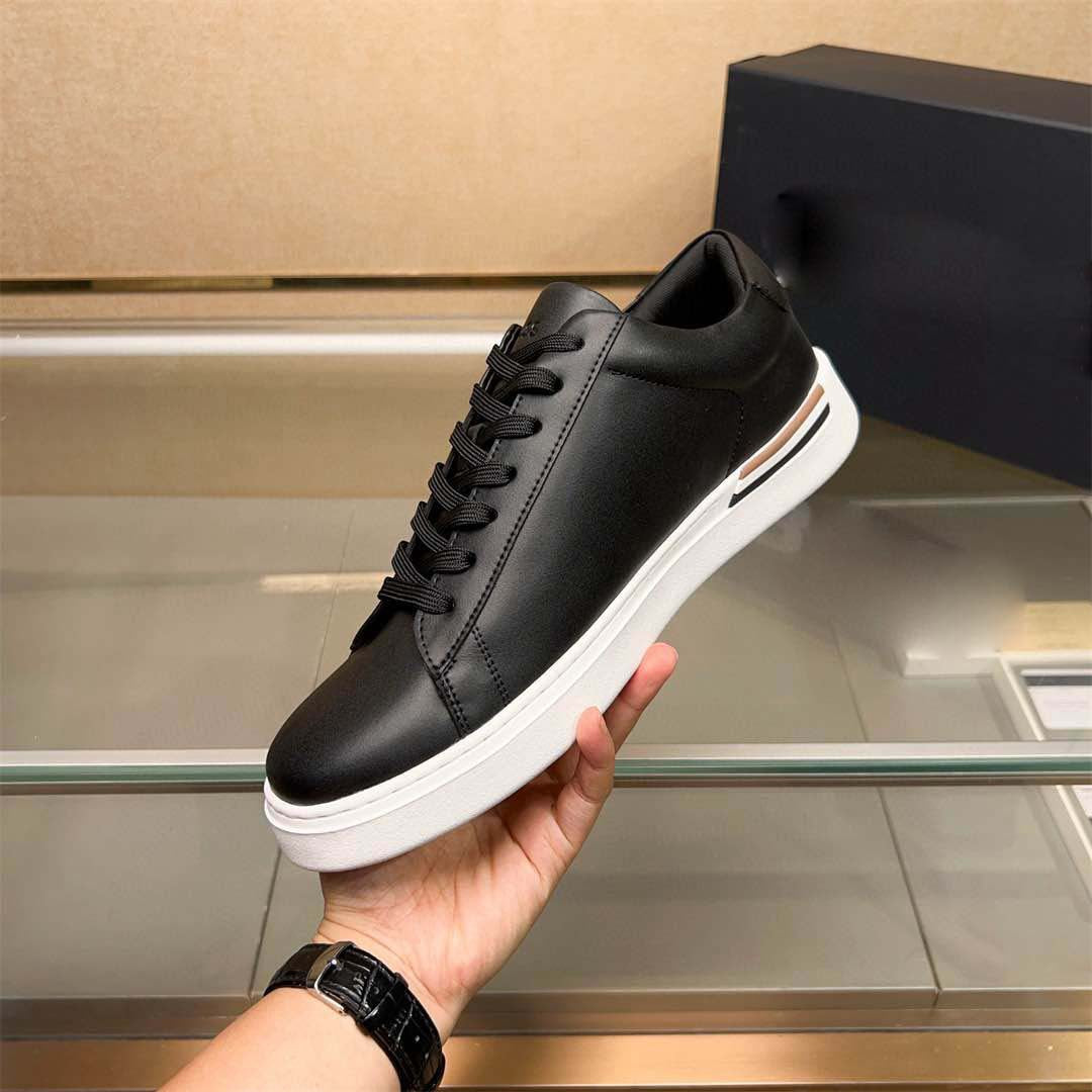 Damen Sportliche Leder Sneakers mit modernem, schlichtem Design R&B