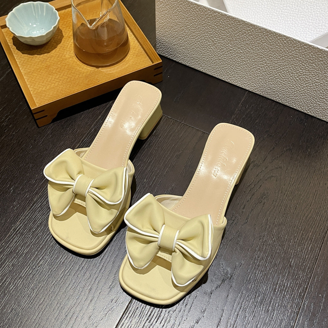 Damen modische Riemensandalen mit großen Schleifen von EB
