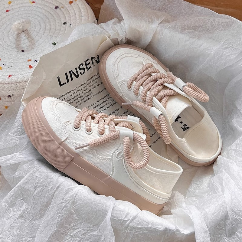 Damen Sneakers mit innovativen, strukturierten Schnürsenkeln R&B