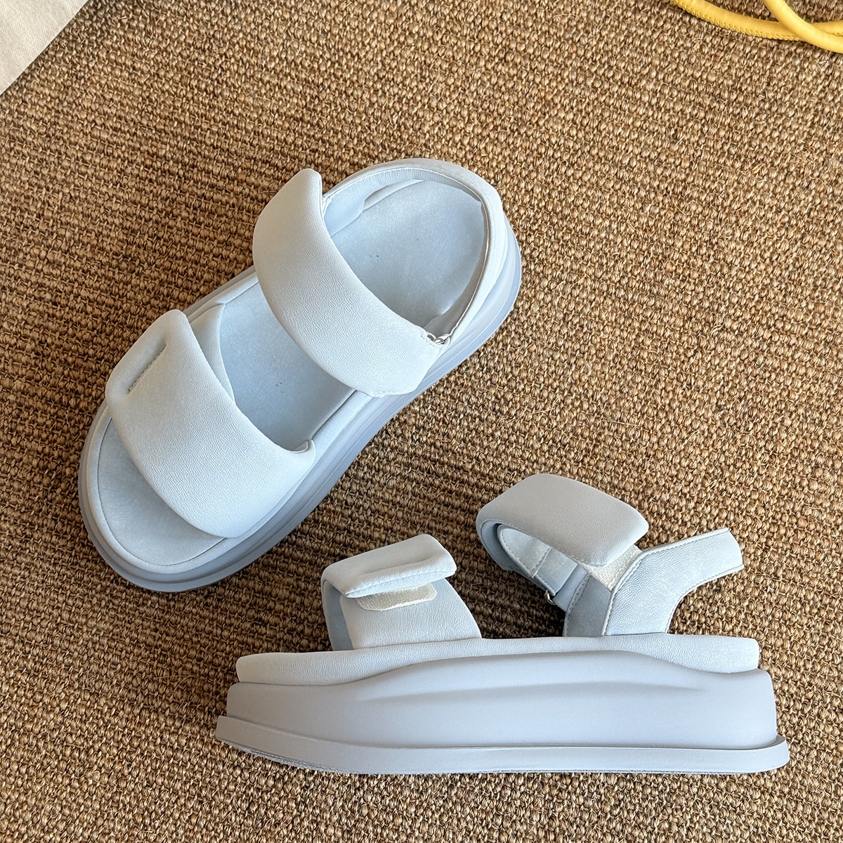 Damen Komfortable Klettverschluss-Sandalen mit attraktiven Riemen
