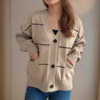 Damen lässige Strickjacke mit praktischen Taschen und modischen Kontraststreifen R&B
