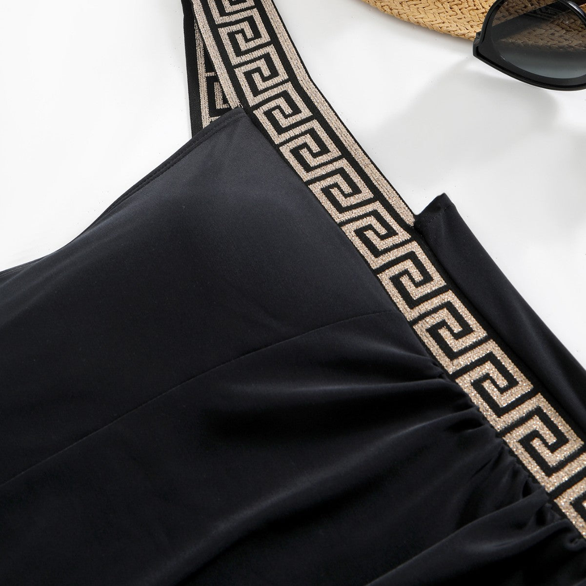 Damen eleganter Einteiler Badeanzug mit raffinierten Cut-Out-Details R&B