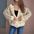 Damen Grobstrickjacke mit modernem Karomuster und praktischen Knopfdetails R&B
