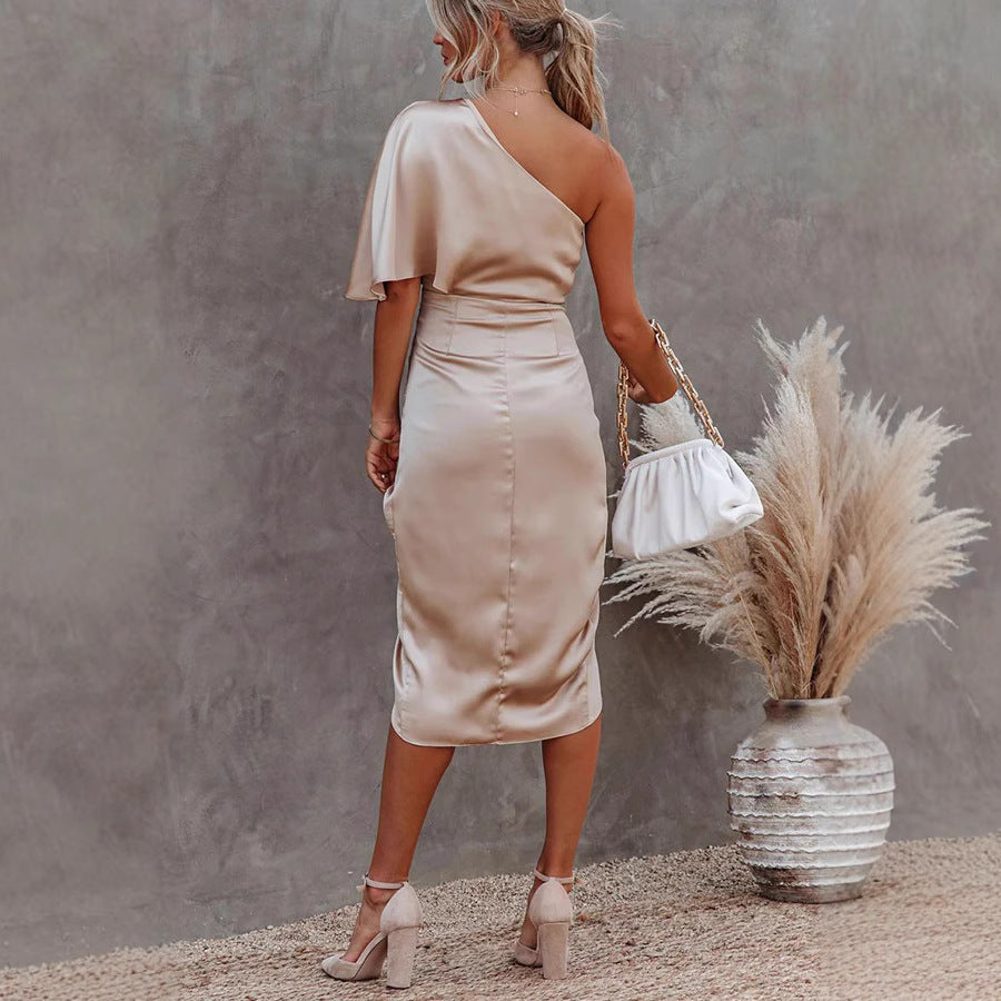 Damen Elegantes Wickelkleid mit asymmetrischem Schnitt und seidigem Finish R&B