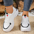 Damen Sneakers mit verspieltem Herzdesign und gepolsterter Sohle R&B