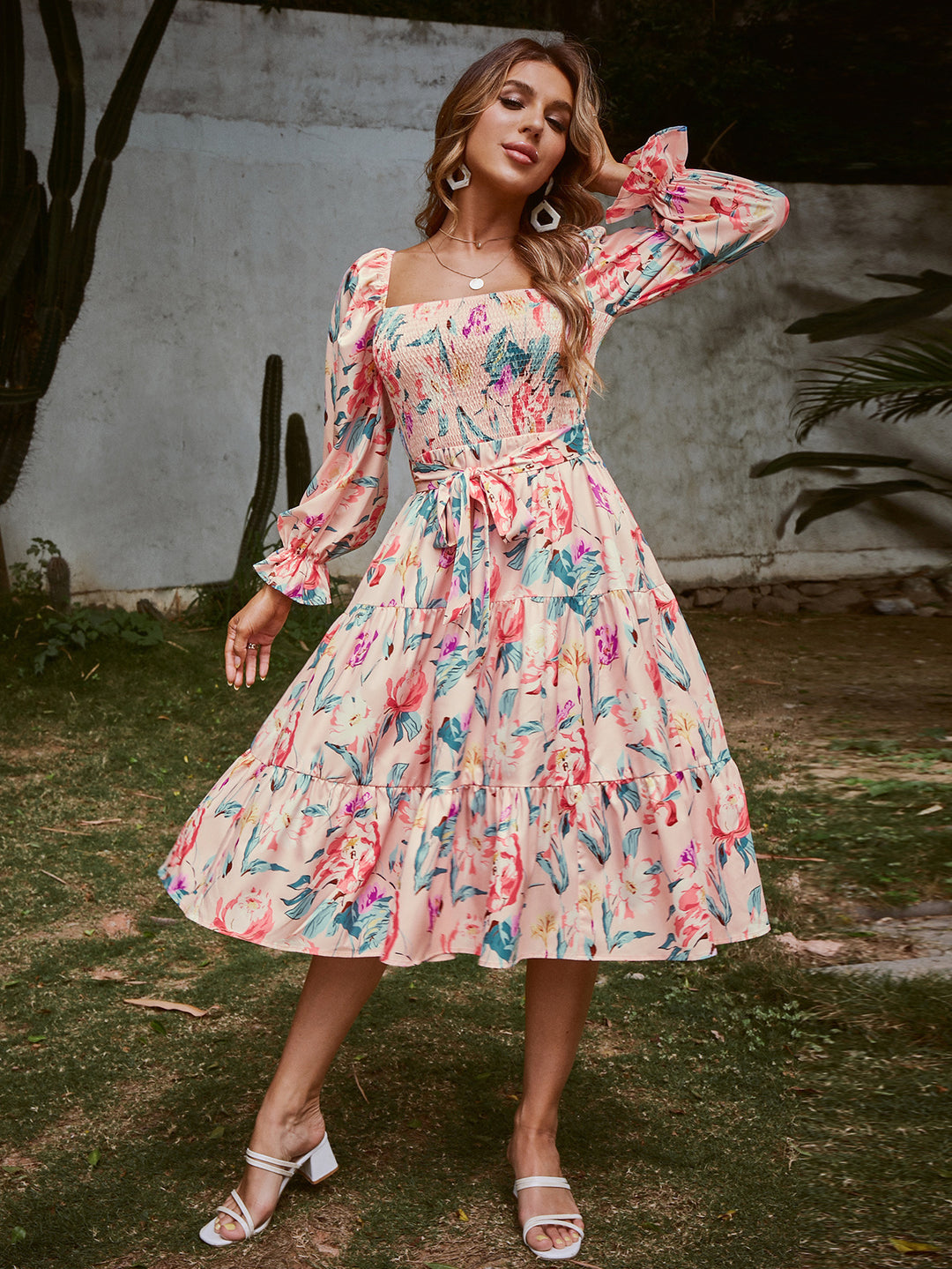 Damen Midikleid mit floraler Stickerei und Taillenband R&B
