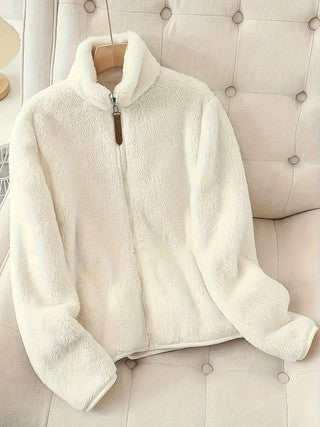 Damen Fleecejacke im zeitgemäßen Design mit hohem Kragen und praktischen Taschen