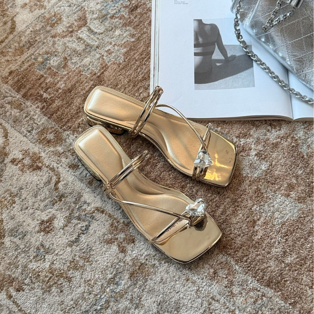 Damen Elegante und bequeme Sandalen mit modischem Riemendesign und hochwertiger Oberflächenstruktur R&B