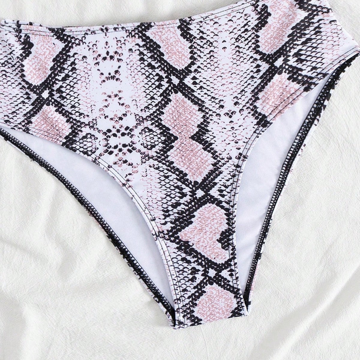 Damen modern geschnittenes Bikini-Set mit Schlangenmuster