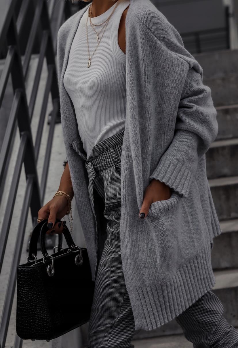 Damen gemütlicher Strickcardigan mit lässiger Silhouette und praktischen Taschen R&B
