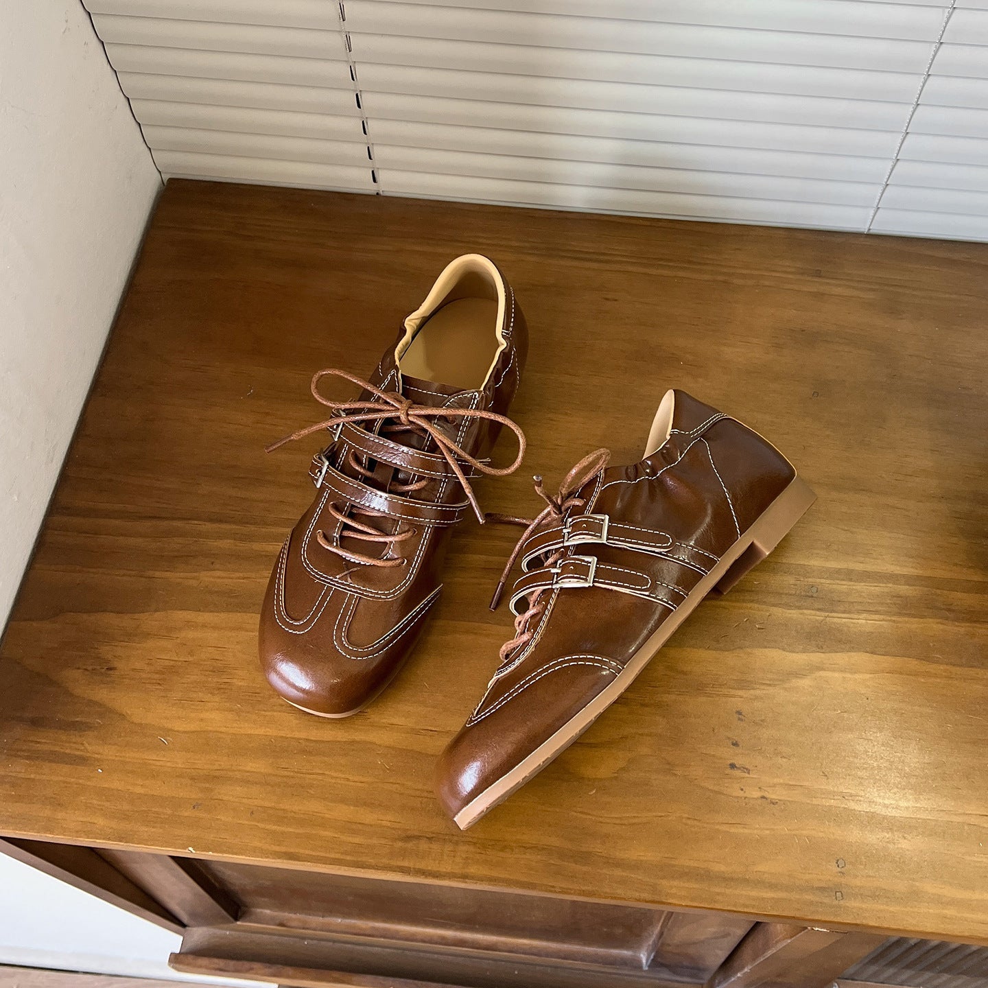 Damen Sportliche Lederschuhe mit modischen Schnürdetails