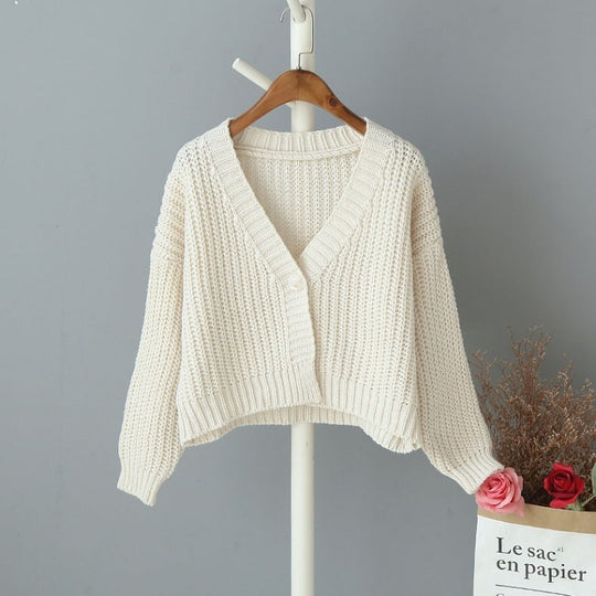 Damen Grobstrick-Cardigan mit tiefem V-Ausschnitt und dekorativen Knopfdetails R&B
