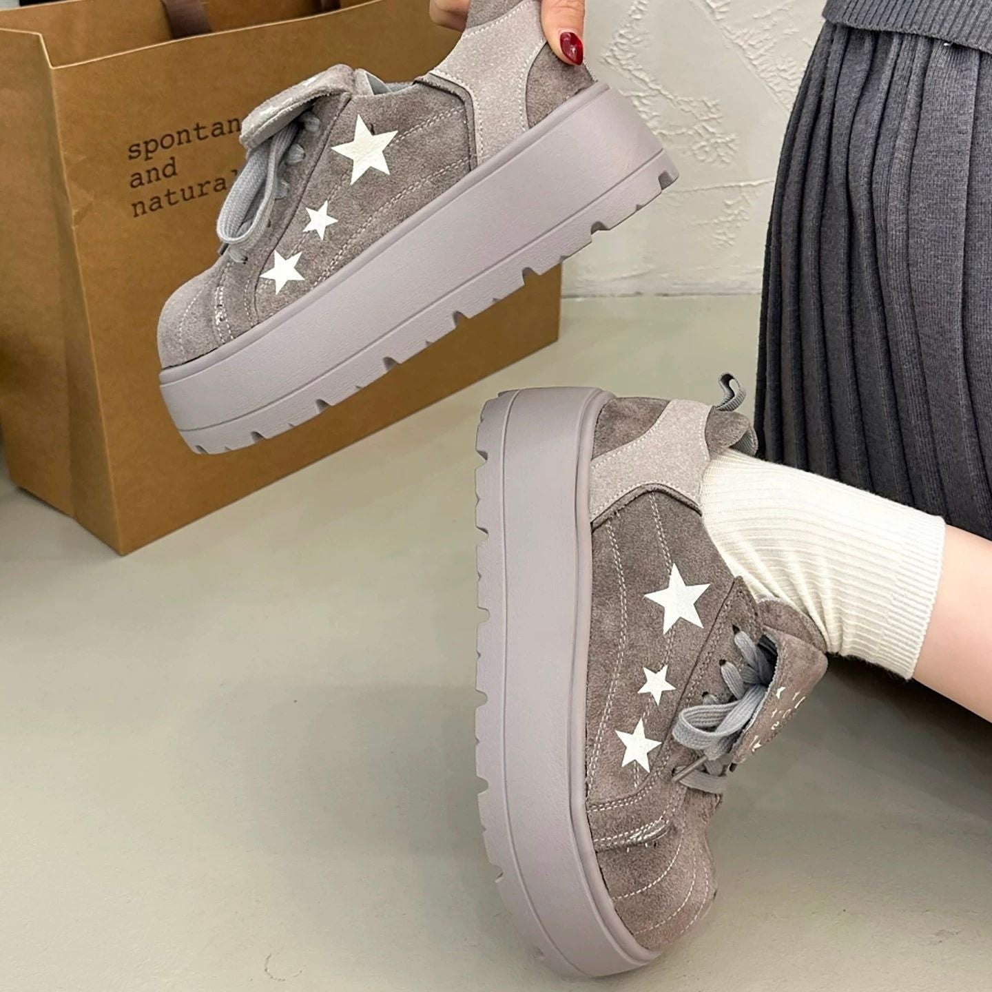 Damen Plateau-Sneaker mit modischen Sternen-Details und bequemem Klettverschluss