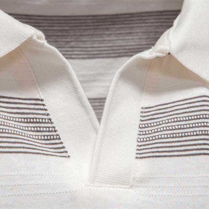 Herren Polo-Shirt mit stylischem V-Ausschnitt und modernem Streifenmuster