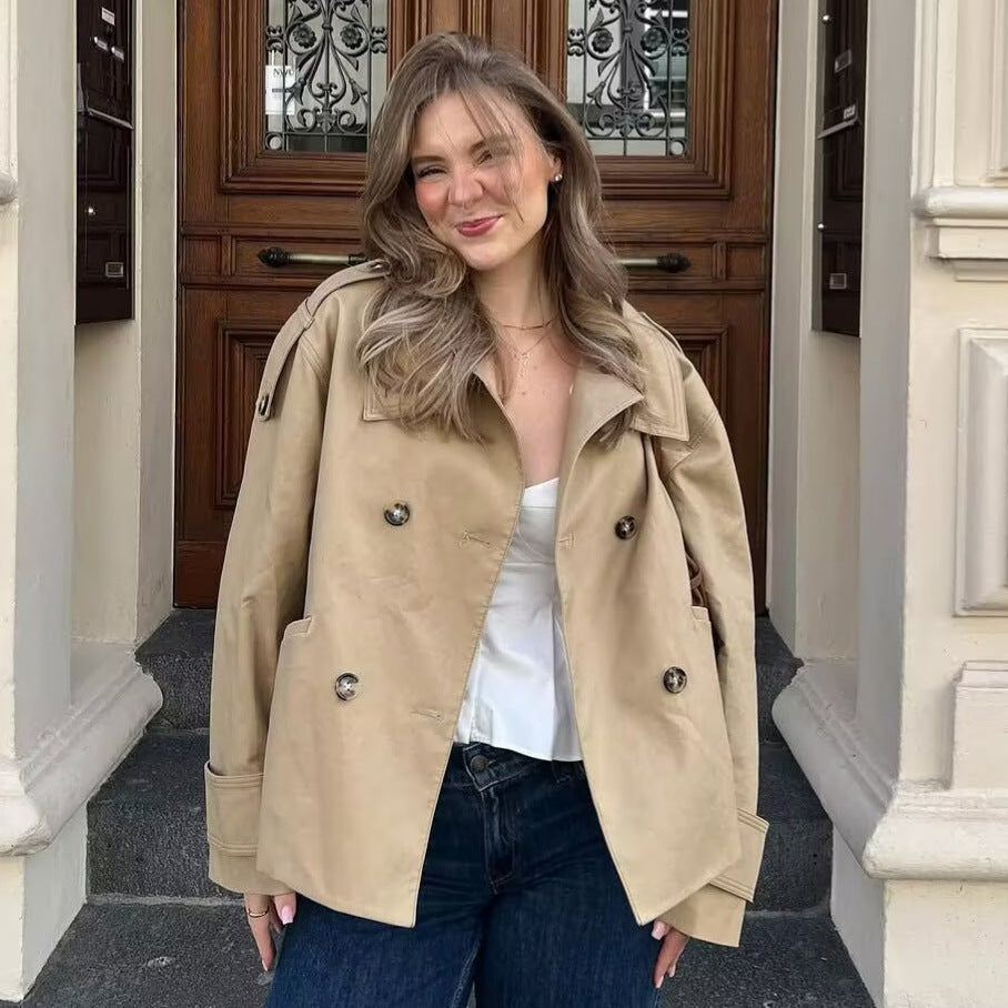 Damen nan kurz geschnittener doppelreihiger Trenchcoat mit Schulterpatten und aufgesetzten Klappentaschen R&B